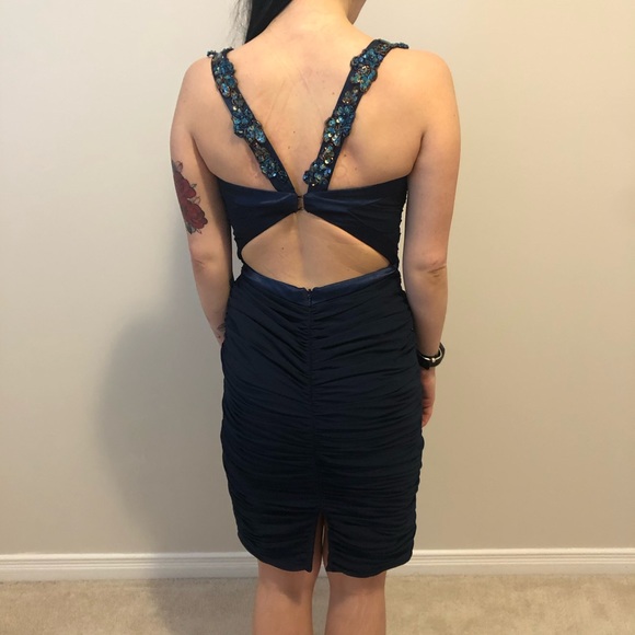 Beautiful dress - Picture 3 of 6